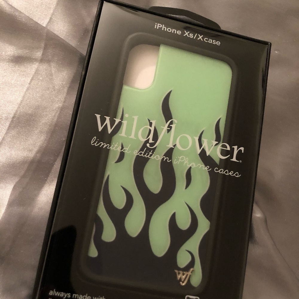 Wildflower IPhone X case-LIKE NEW